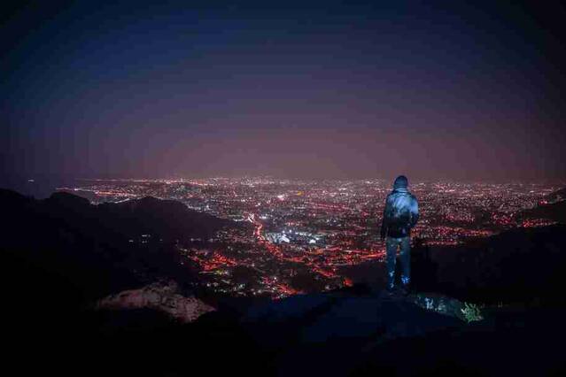 天行者主题曲为何能点燃一代人的科幻梦